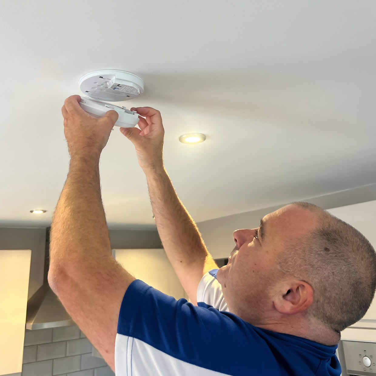 Local smoke alarm installer covering Shrewsbury